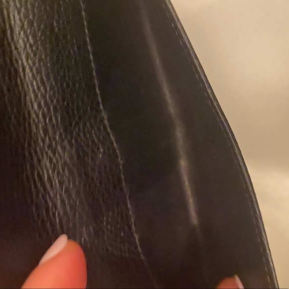 ONE DAY SALE!! Authentic Gucci Leather Black Wallet - Picture 5 of 8